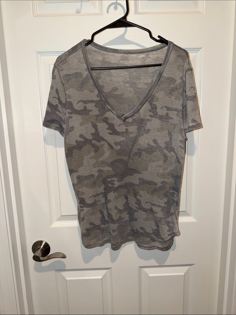 American Eagle Outfitters Gray Camo V-Neck Short Sleeve Tee